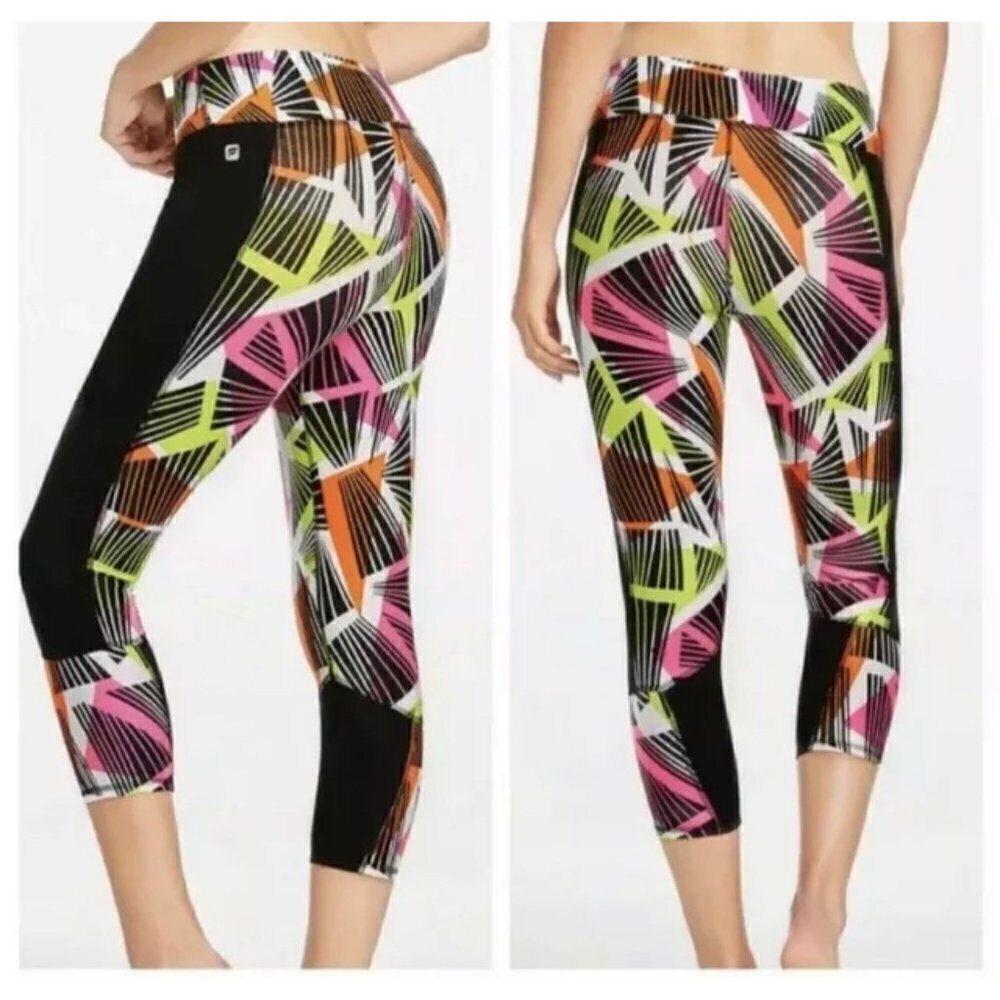 Fabletics Women's EUC Black Tribal Geo Print Penzy Capri Leggings Size Small